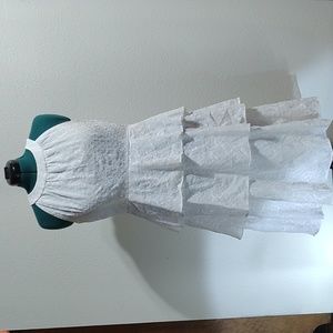 Tiered sleeveless white dress with flower detail